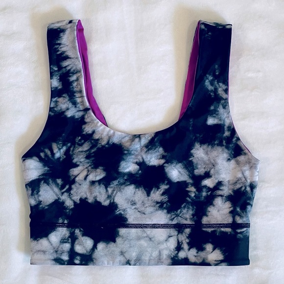 Fabletics Harlow Reversible Midi Sports Bra - Picture 3 of 6